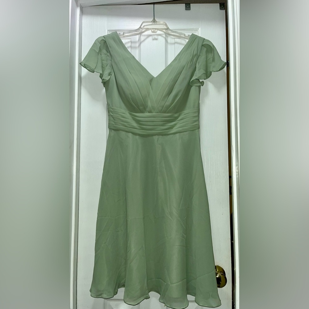 AW.Bridal sage green dress! About knee length. Size 10/medium